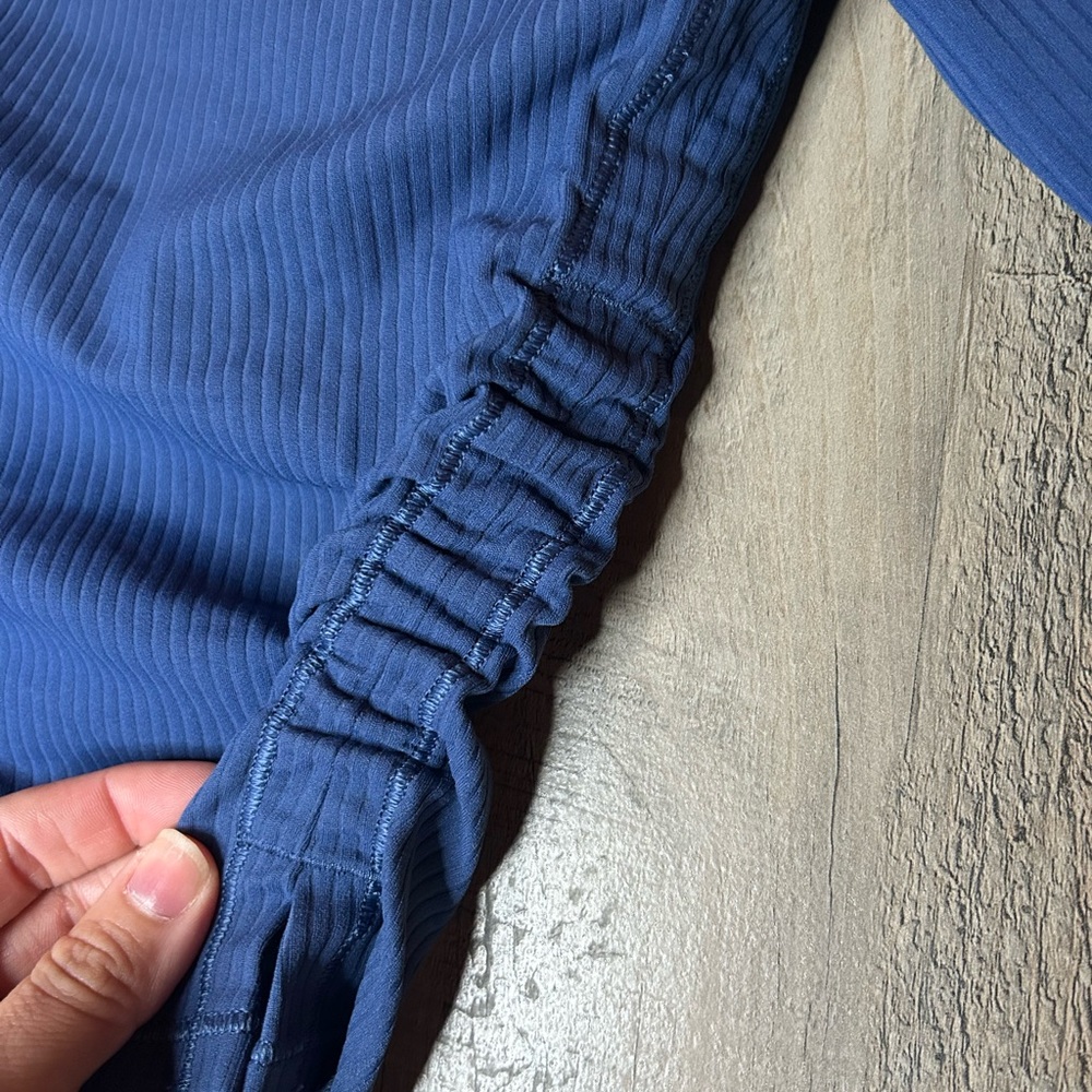 NWT Lululemon All It Takes V-Neck LS b-d cups *rib Nulu* Sz 4 *blue twill* - Picture 3 of 5